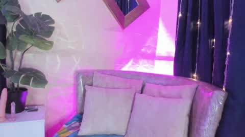 evelyn__rose1 online show from 10, 4, 2026