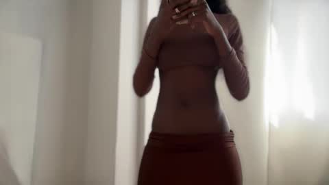 E V E L Y N  online show from 16, 2, 2026