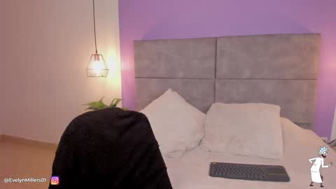 Snapshot of evelyn_millers_11 chatting on 26, 1, 2025 Evelyn online show from 26, 1, 2025