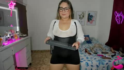 Snapshot of evelyn_squirts chatting on 1, 6, 2026 Evelyn online show from 1, 6, 2026