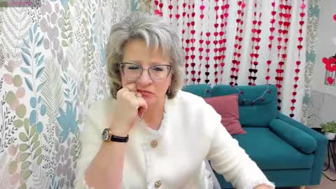 Evelyn online show from 18, 2, 2025