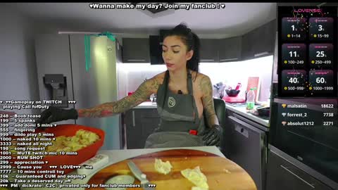 Snapshot of evelyne92 chatting on 24, 12, 2024 Evelyne online show from 24, 12, 2024