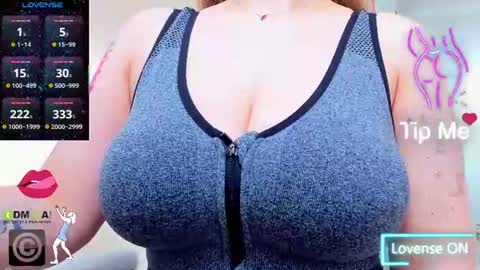 Snapshot of evelyne_rose chatting on 18, 7, 2026 evelyne_rose online show from 18, 7, 2026