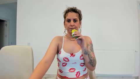 evelynevyyy online show from 18, 3, 2026