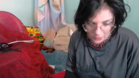 Snapshot of everly_rays chatting on 15, 12, 2025 Everly online show from 15, 12, 2025