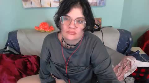 Snapshot of everly_rays chatting on 21, 12, 2025 Everly online show from 21, 12, 2025