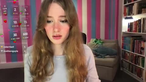 Snapshot of eviecam chatting on 18, 12, 2025 Evie3 online show from 18, 12, 2025