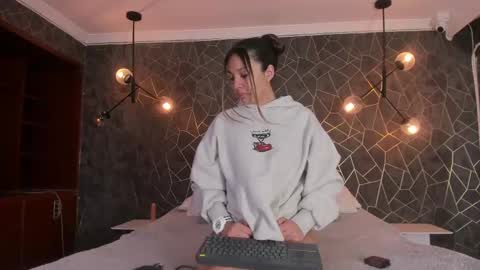 Snapshot of evolette_angels chatting on 16, 9, 2025 EVOLETTE ANGELS online show from 16, 9, 2025