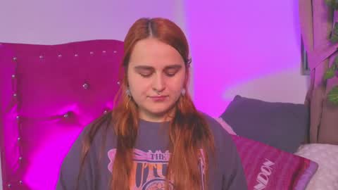 Snapshot of evy_orange1 chatting on 25, 9, 2025 EVY online show from 25, 9, 2025