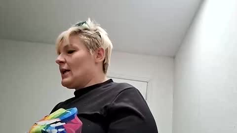 Snapshot of excitmama chatting on 1, 3, 2026 excitmama online show from 1, 3, 2026