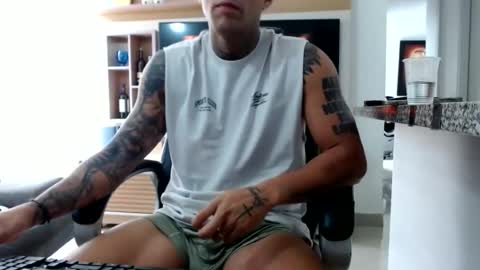 Snapshot of exotic_dude chatting on 17, 6, 2026 camilo online show from 17, 6, 2026
