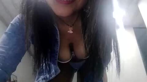 Snapshot of exotic_mia_ chatting on 7, 4, 2026 Mia online show from 7, 4, 2026