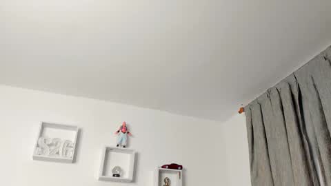 Ezzio Scolaro online show from 4, 2, 2026