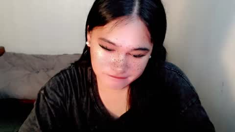 Snapshot of fairy_cuddle chatting on 17, 6, 2026 call me shanaia online show from 17, 6, 2026