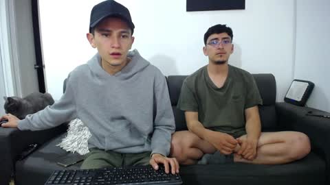 Snapshot of fallgays chatting on 19, 12, 2024 FallGays online show from 19, 12, 2024