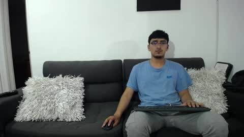 Snapshot of fallgays chatting on 31, 12, 2024 FallGays online show from 31, 12, 2024