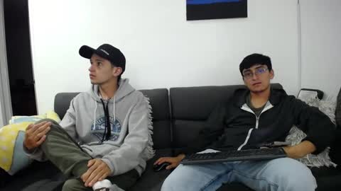 Snapshot of fallgays chatting on 20, 1, 2025 FallGays online show from 20, 1, 2025