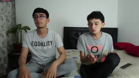 Snapshot of fallgays chatting on 26, 9, 2025 FallGays online show from 26, 9, 2025