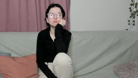 Mia online show from 6, 12, 2024