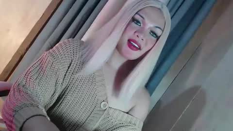 DANIELLA - DONT FORGET TO GIVE ME A THUMBSU UP online show from 8, 3, 2026