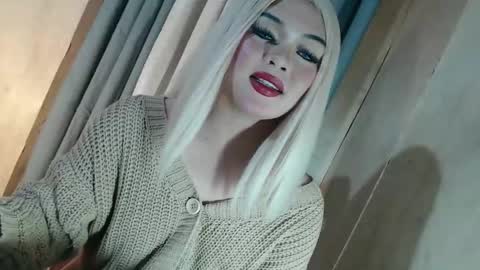 DANIELLA - DONT FORGET TO GIVE ME A THUMBSU UP online show from 17, 5, 2026