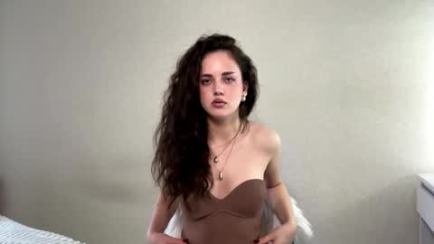 Mia online show from 9, 6, 2026