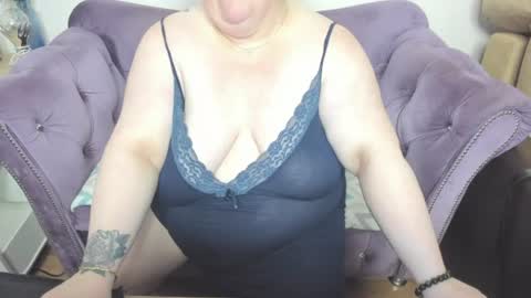 Snapshot of fashiona chatting on 30, 6, 2026 fashiona online show from 30, 6, 2026