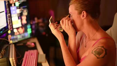 Snapshot of fayeholloway chatting on 21, 9, 2025 Faye Holloway online show from 21, 9, 2025