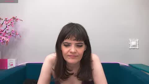 Snapshot of feelsgoodwoman chatting on 28, 4, 2026 Laura online show from 28, 4, 2026