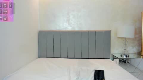 felicia_whitee online show from 12, 9, 2025