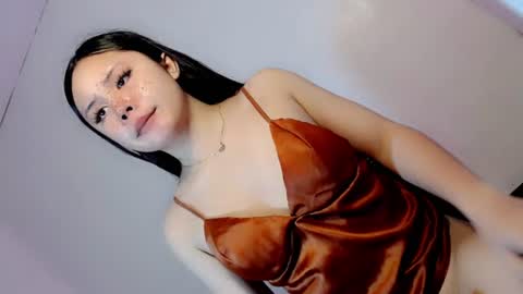 Snapshot of feminine_elle chatting on 19, 7, 2026 elle online show from 19, 7, 2026
