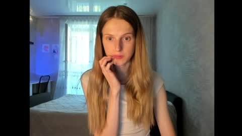 Snapshot of feralberry_dina chatting on 8, 7, 2026 Dana online show from 8, 7, 2026