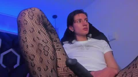   online show from 4, 3, 2025