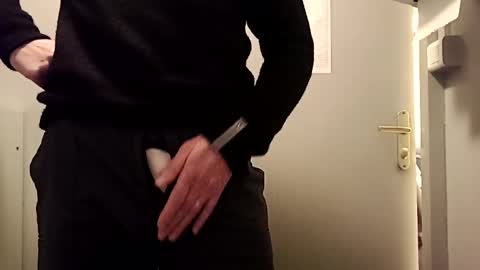 Snapshot of fifi010203 chatting on 19, 12, 2024 fifi010203 online show from 19, 12, 2024