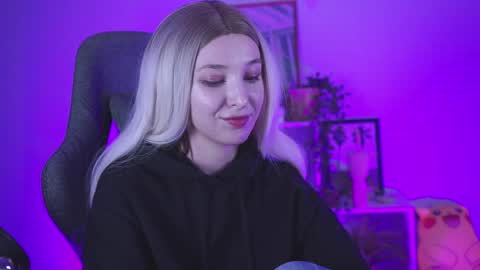 Snapshot of filipinaadams chatting on 21, 12, 2024 cap and Lana  online show from 21, 12, 2024