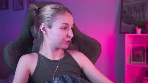 Snapshot of filipinaadams chatting on 23, 2, 2025 cap and Lana  online show from 23, 2, 2025