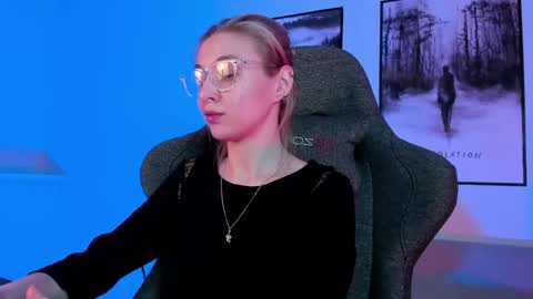 Snapshot of filipinaadams chatting on 6, 3, 2025 cap and Lana  online show from 6, 3, 2025