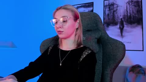 Snapshot of filipinaadams chatting on 6, 3, 2025 cap and Lana  online show from 6, 3, 2025