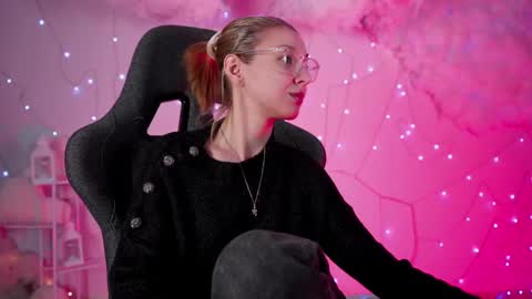 Snapshot of filipinaadams chatting on 8, 3, 2025 cap and Lana  online show from 8, 3, 2025