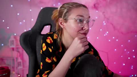 Snapshot of filipinaadams chatting on 8, 3, 2025 cap and Lana  online show from 8, 3, 2025