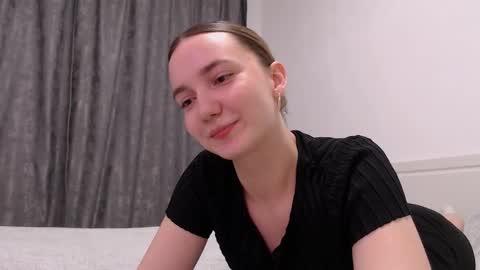 Snapshot of fireflies_fly_ chatting on 16, 11, 2025 fireflies_fly_ online show from 16, 11, 2025