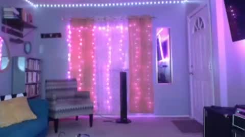 Flannel Dong online show from 7, 10, 2025