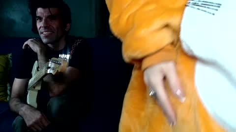 Flannel Dong online show from 30, 11, 2025