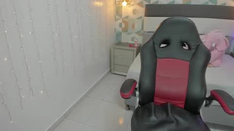   FLEUR   online show from 29, 1, 2025