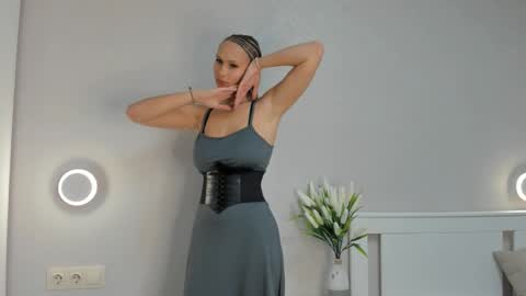 Doloras online show from 29, 9, 2025