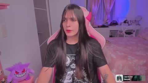 Snapshot of flora_angelical chatting on 5, 11, 2025 Angel online show from 5, 11, 2025