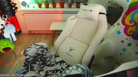 Snapshot of floralporn chatting on 6, 3, 2025 Flora Pepega online show from 6, 3, 2025