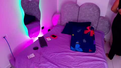 Flordecayena  online show from 8, 6, 2026