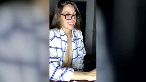 floresfiona online show from 5, 6, 2026