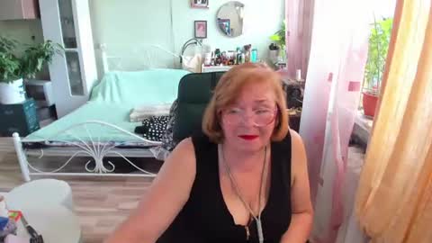 Snapshot of flowerlover8 chatting on 13, 6, 2026 Flowerlower online show from 13, 6, 2026